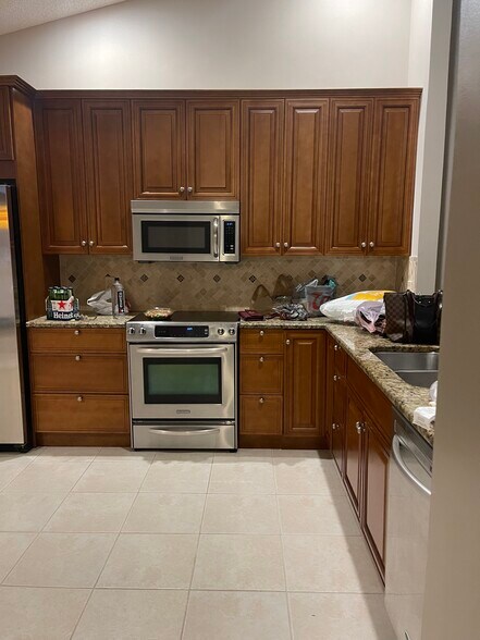 Building Photo - 7942 Lexington Club Blvd