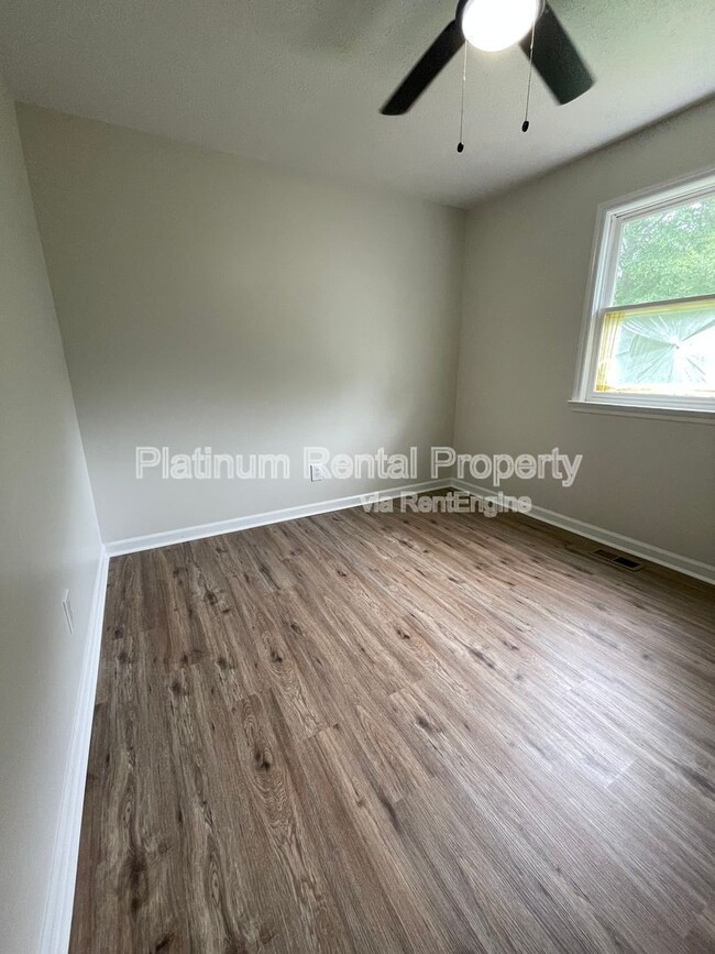Building Photo - 35 Pecks Creek Ct