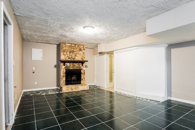 Building Photo - 9821 Westfield Ct