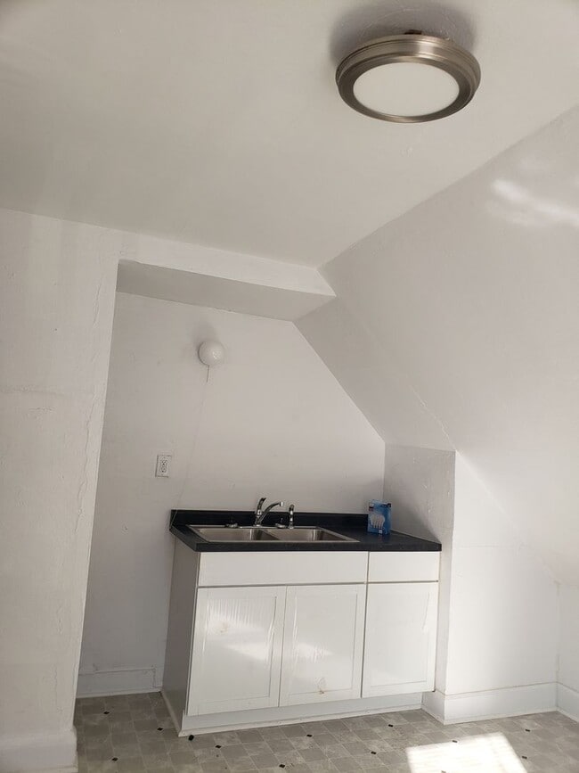 Building Photo - 2432WConcordiaK