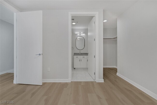 Building Photo - 4525 Dean Martin Dr