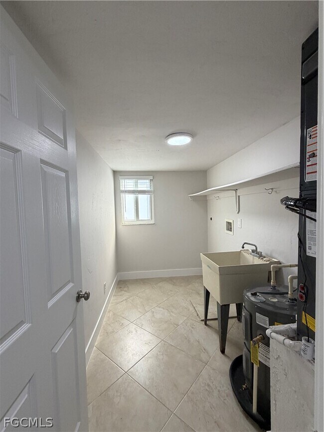 Building Photo - 1248 SE 7th St