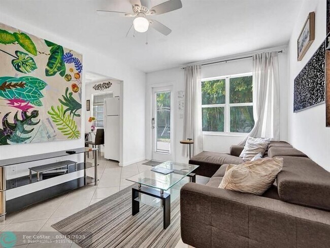 Building Photo - 4422 Sea Grape Dr