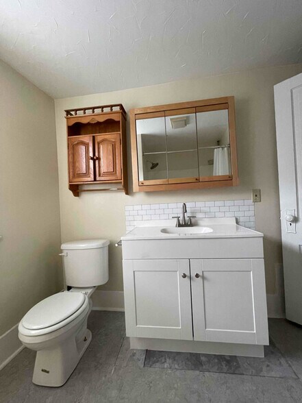 Building Photo - 190 W Miller Ave