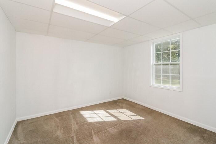 Building Photo - 305 Brook Ct