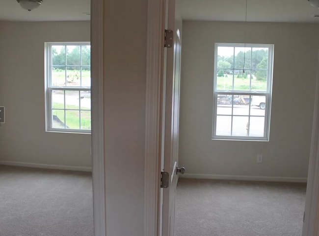 Building Photo - NEW LISTING!!!!!