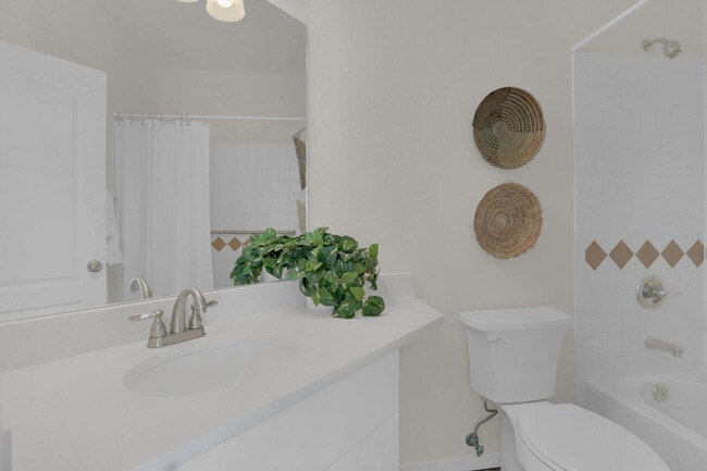 Full Bathroom - 5512 Sonnet Hts