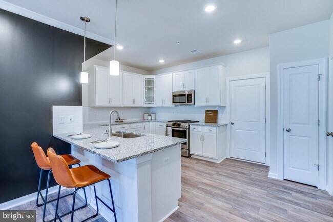 Building Photo - 14955 River Walk Way