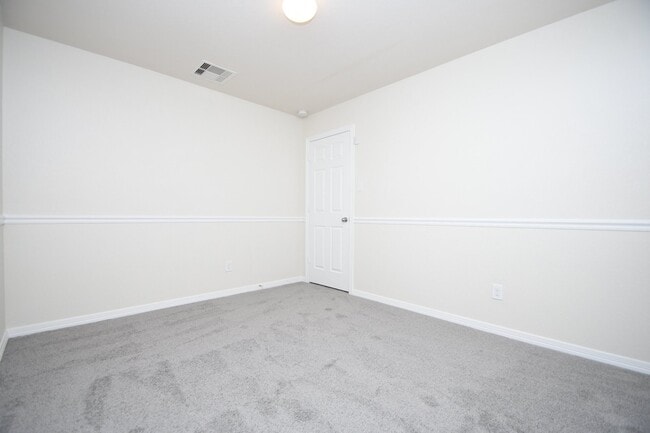 Building Photo - 3306 Southern Grove Ln