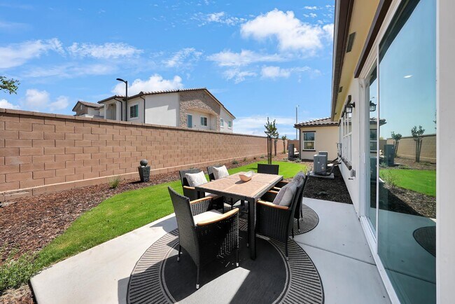 Building Photo - 2151 W Solo Wy