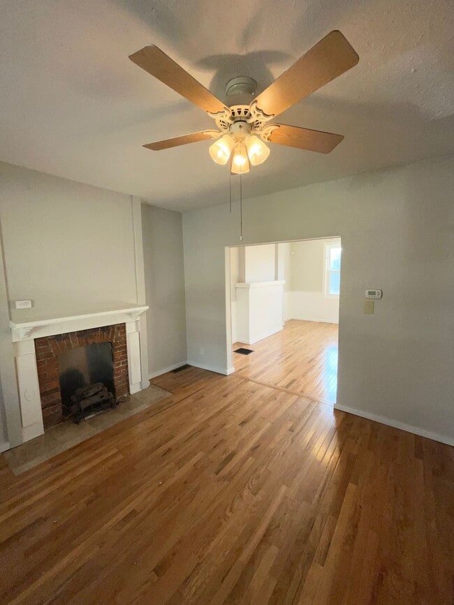 Building Photo - Newly Remodeled 3 Bedroom, 1.5 Bathroom in Brentwood- Basement Bar and Central Air!!