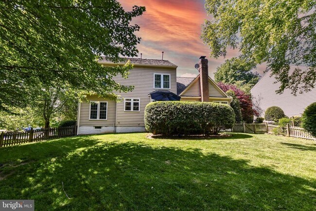 Building Photo - 641 Meade Dr SW