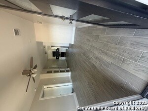Building Photo - 1629 W Wildwood Dr