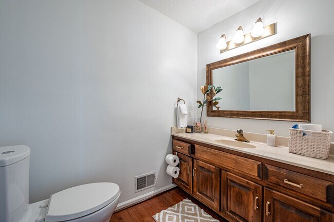 Building Photo - 1223 Settlebench Ln