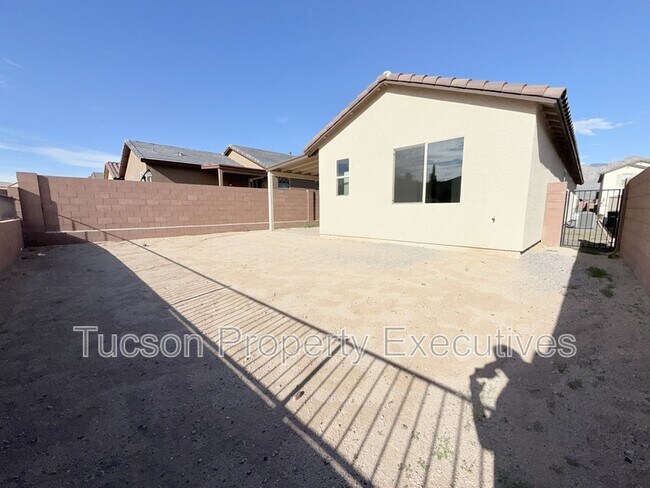 Building Photo - 9329 N Peridot Vis Ave