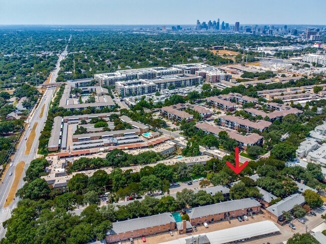 Building Photo - 6011 E University Blvd