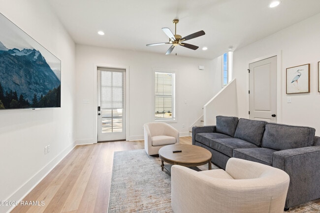 Building Photo - 105 Steiner Oaks