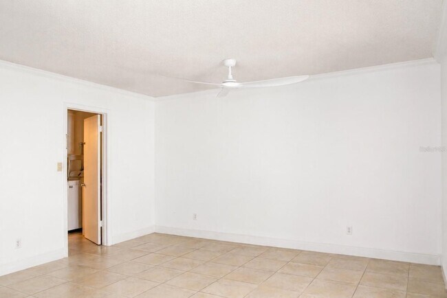 Building Photo - 9101 Tudor Dr