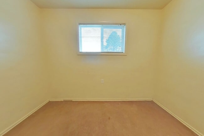 Building Photo - 1 Bedroom Apartment ~ Close to 9th St ~ Ca...