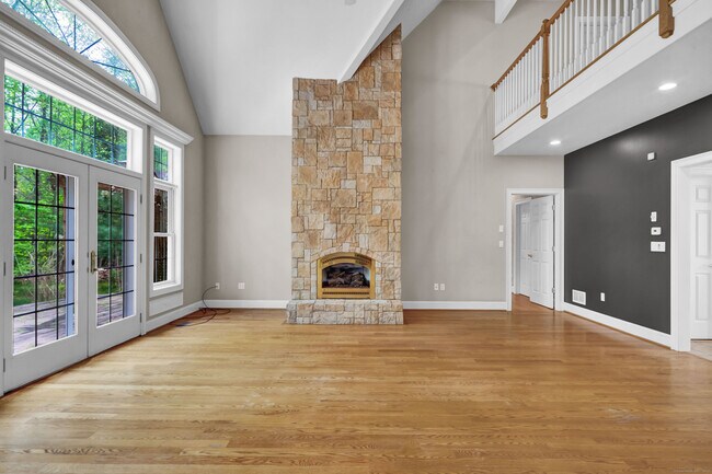 Building Photo - 244 Watch Hill Rd