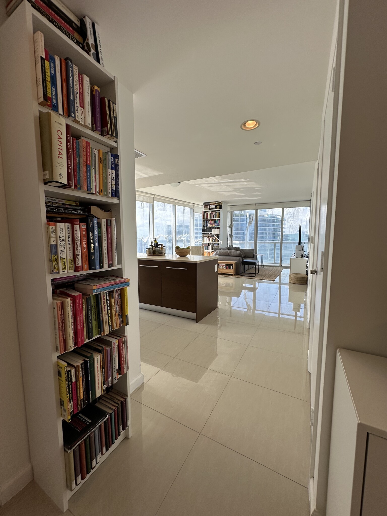 Building Photo - 475 Brickell Ave