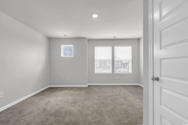 Building Photo - 2087 Victory Wy