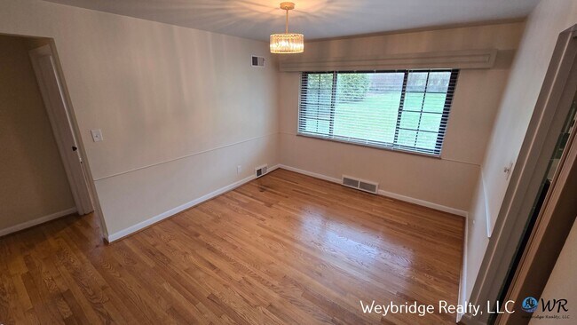 Building Photo - Charming Mid-Century 2BR Home with Sunroom, Fireplace & Fenced Yard