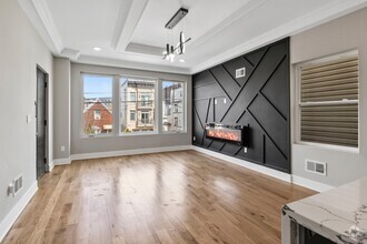 Building Photo - 43 Grace St