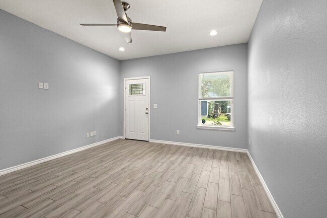 Building Photo - 16670 Meadowcroft St