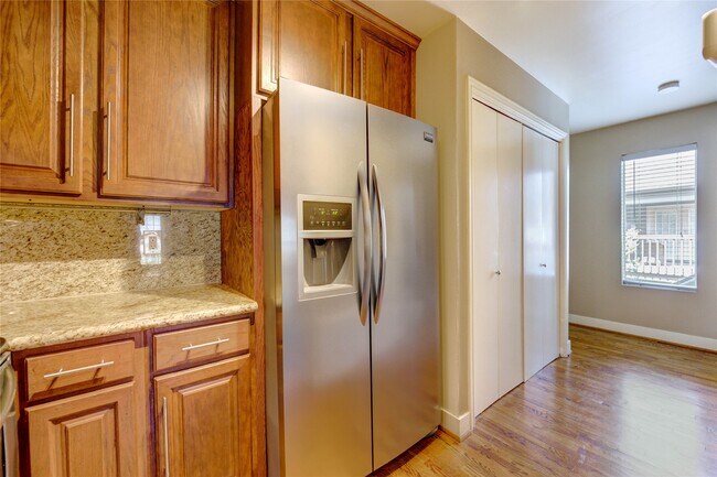 Building Photo - 2023 Gentryside Dr