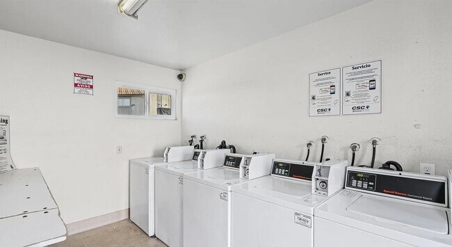 Building Photo - 1551 Broadway