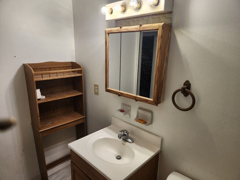 Building Photo - 3312 W St Louis St