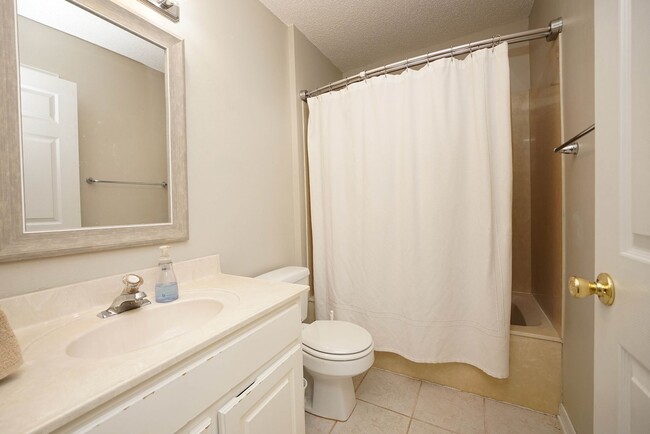 Building Photo - Silver Oaks Community
