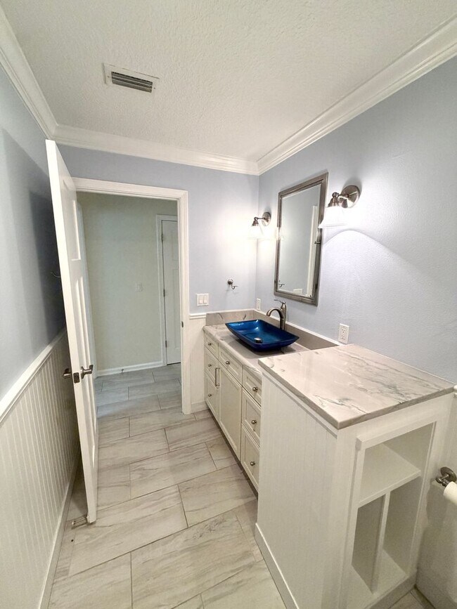 Building Photo - 500 Sandiron Cir