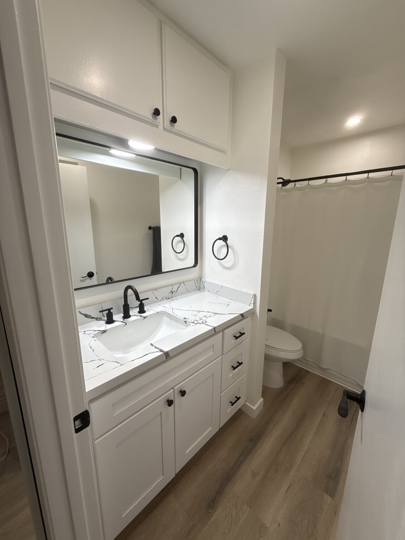 Building Photo - 23335 La Crescenta