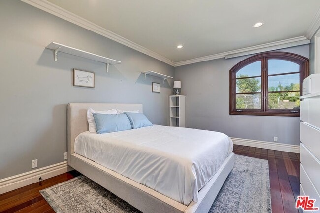 Building Photo - 6127 Rhodes Ave