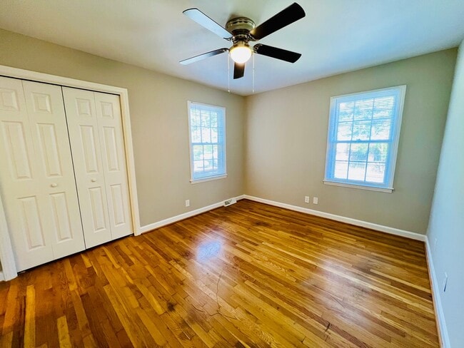 Building Photo - 3821 Rosehaven Dr