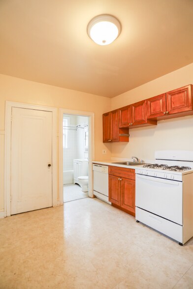 Building Photo - 4909 N Glenwood Ave