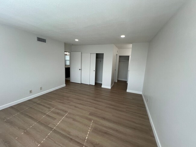 Building Photo - Great Large House ready for you to Make it a Home