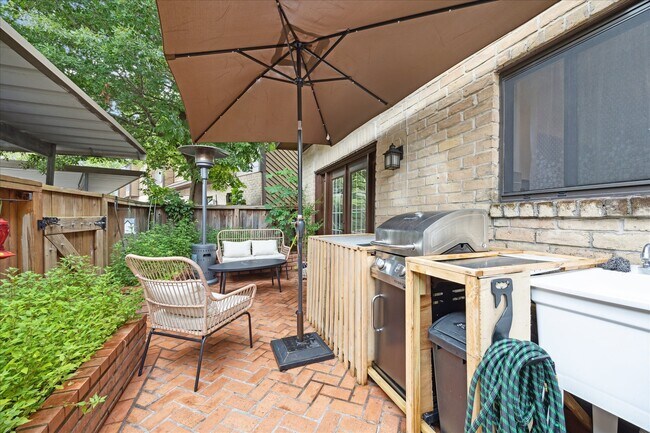 Building Photo - 11711 Memorial Dr