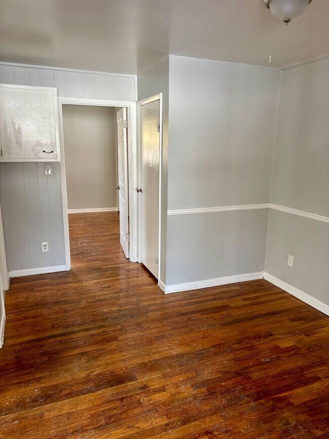 Building Photo - 2553 W North Bend Rd