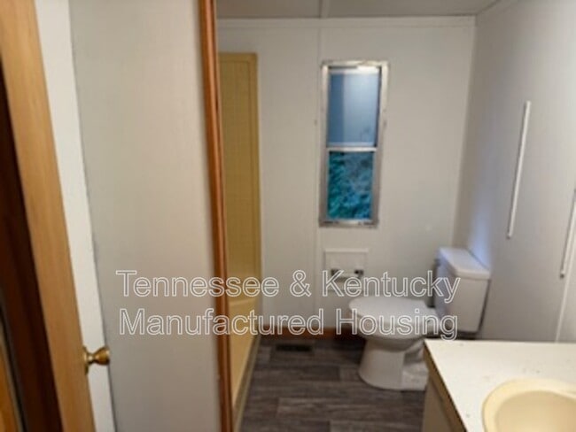 Building Photo - 1104 Columbia Ave