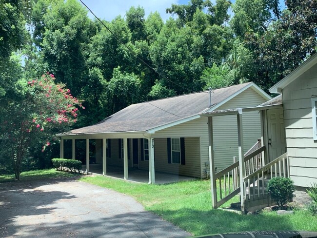 Primary Photo - 4 bed 2 bath house close to FSU and TCC!! ...