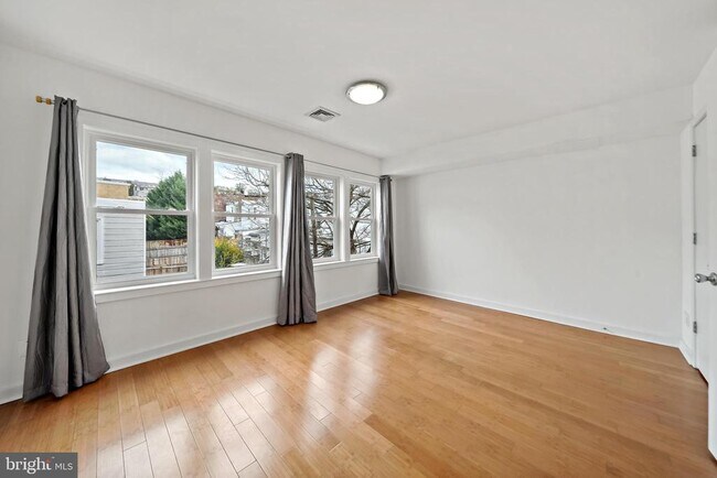 Building Photo - 4041 Cresson St