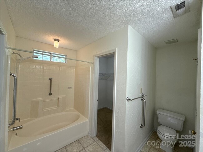 Building Photo - 8600 Lockerbie Ln