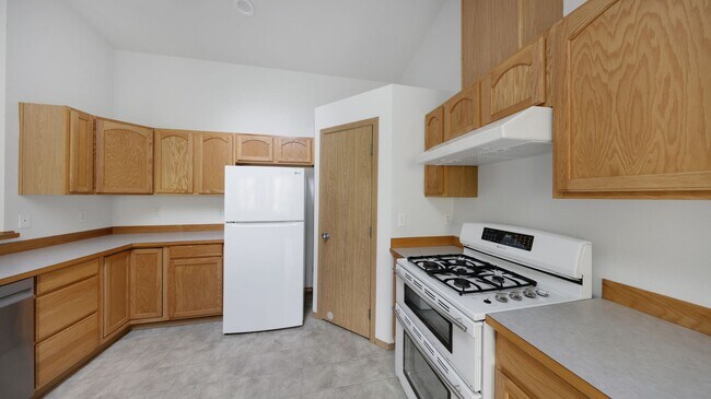 Building Photo - 3 Bed 2 Bath - Large Living Room - Office ...