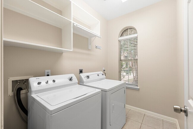 Building Photo - 15718 Stroudwater Ln