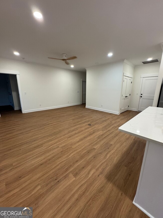 Building Photo - 105 Longpoint Dr