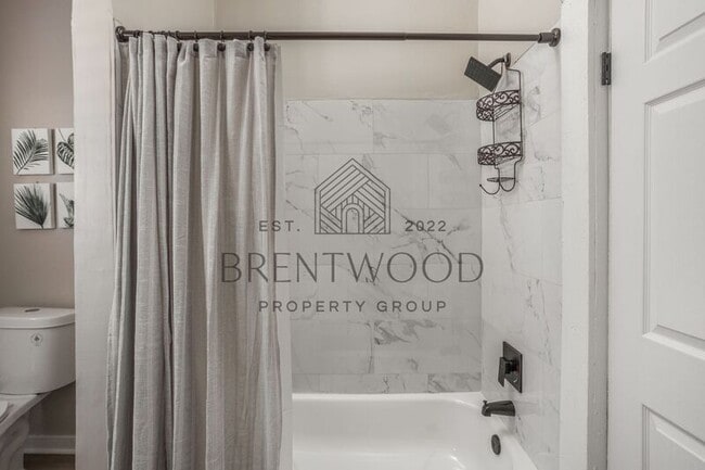 Building Photo - 929 N Tremont St