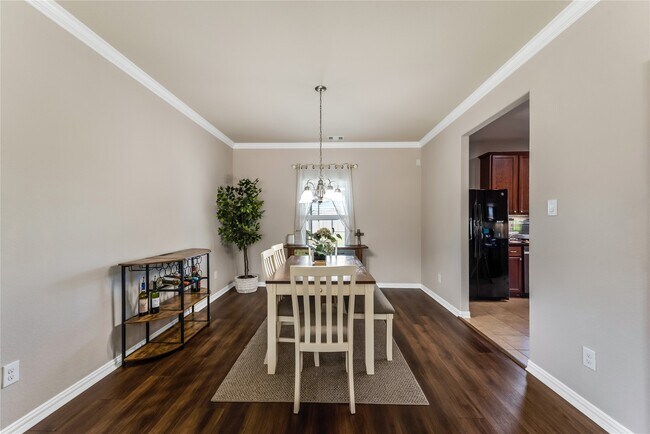 Building Photo - 512 Forest Village Cir